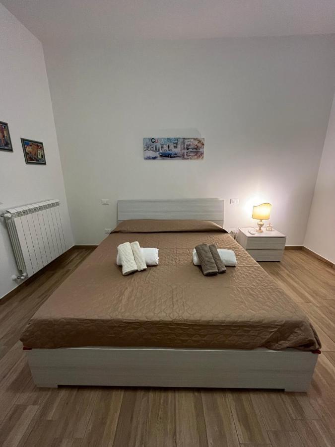 Bed&Breakfast Del Viaggiatore Fondi Eksteriør billede