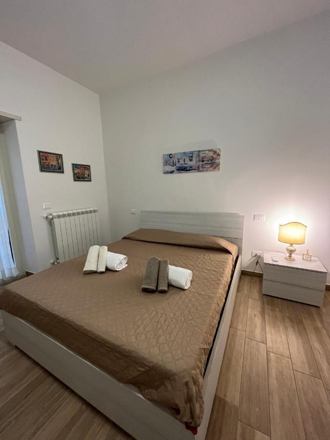 Bed&Breakfast Del Viaggiatore Fondi Eksteriør billede
